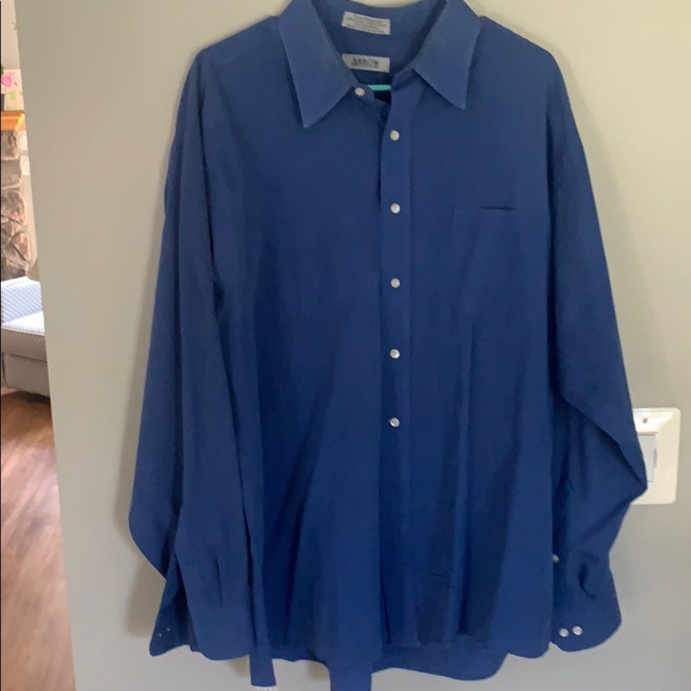 Blue long sleeve blue dress shirt